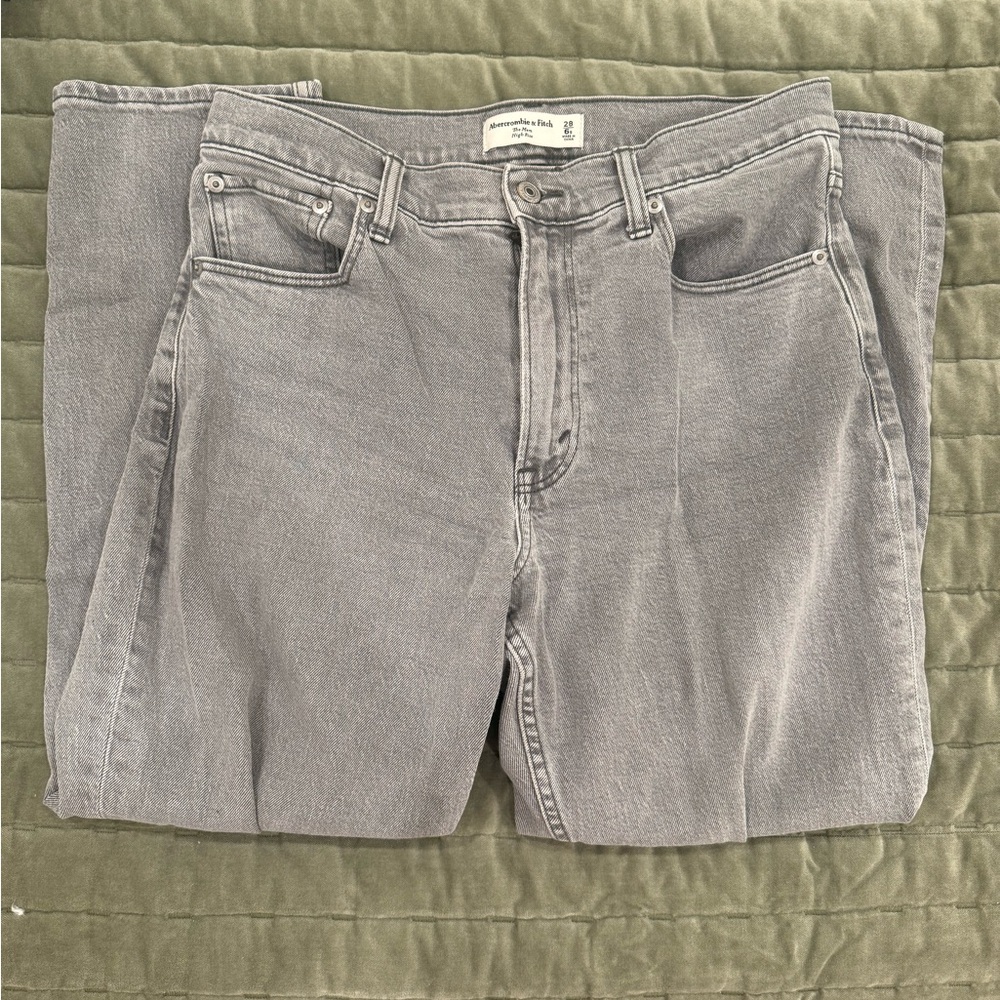 Abercrombie and Fitch mom jeans: 28 Short